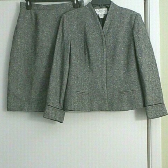 Jones New York Dresses & Skirts - JONES NEW YORK 2 PIECE SKIRT AND JACKET